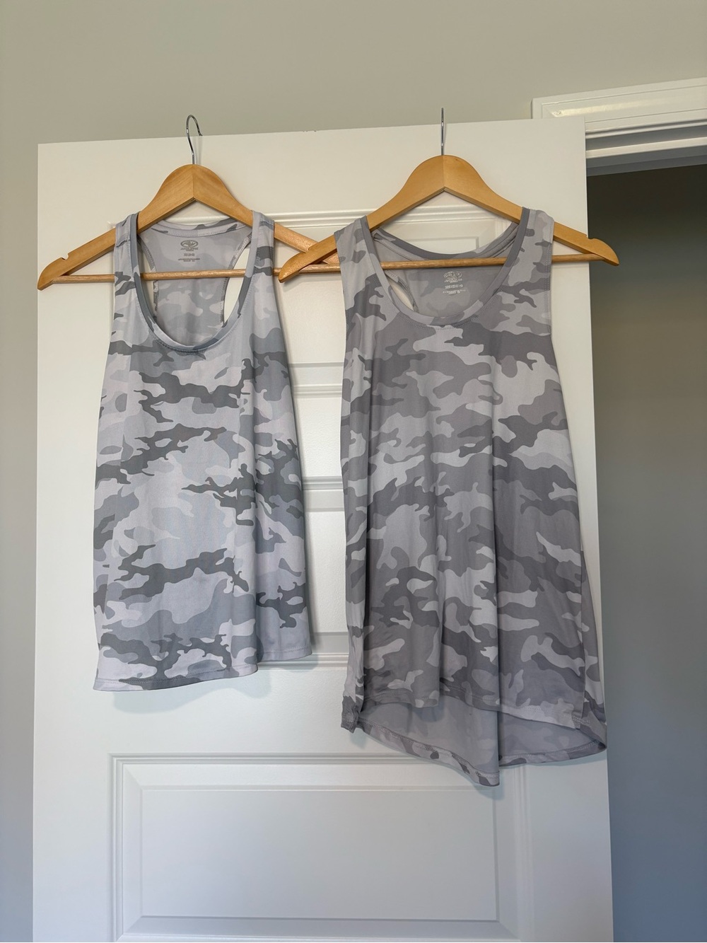 Women's Gray Camo Tank Top Performance Activewear Bundle Size XS